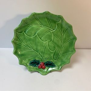 Vintage Holland Mold Green Holly Leaf Berries Christmas plate 8.5 Diameter